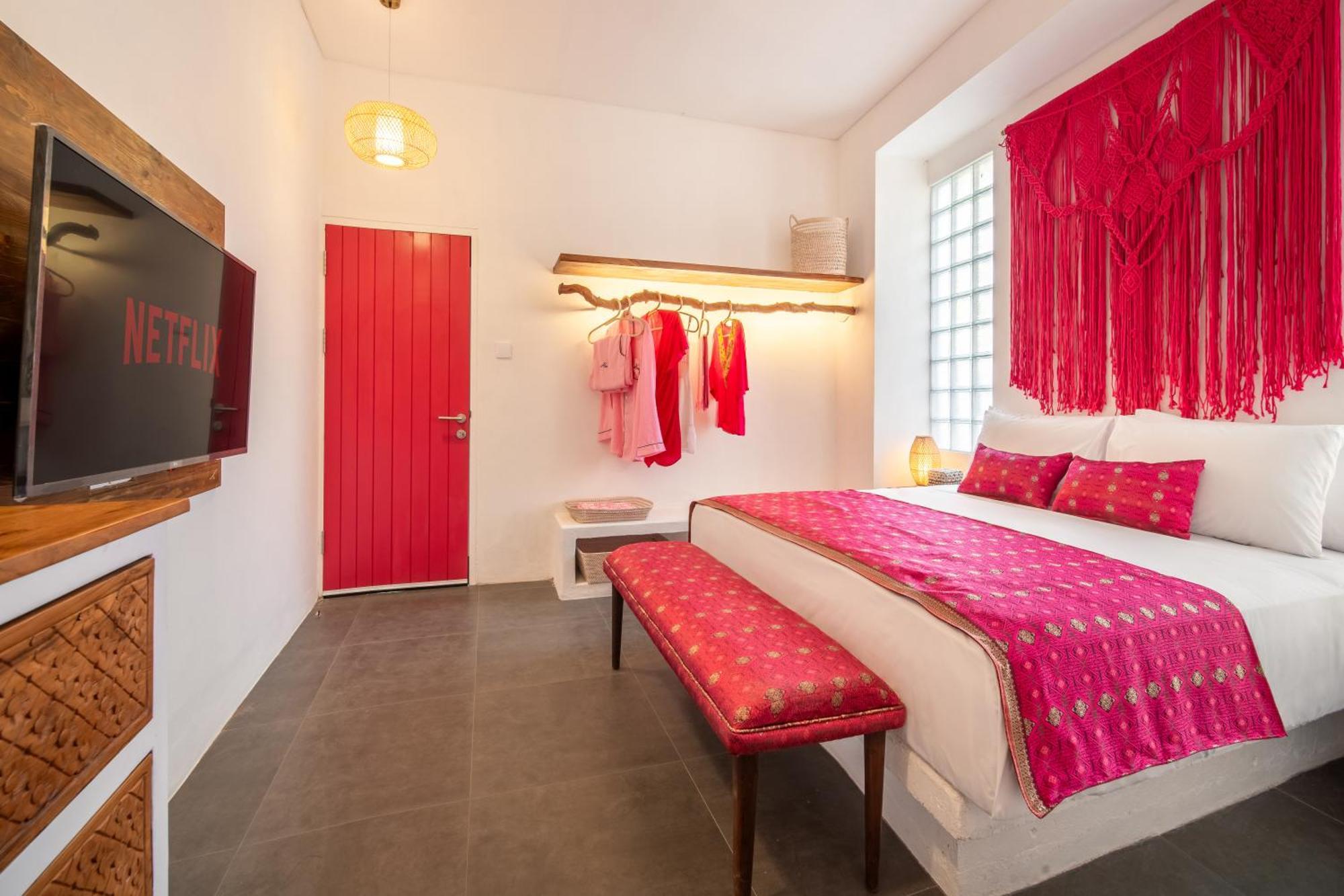 Pinkprivate Balangan - For Cool Adults Only Bed and Breakfast Jimbaran Exteriör bild