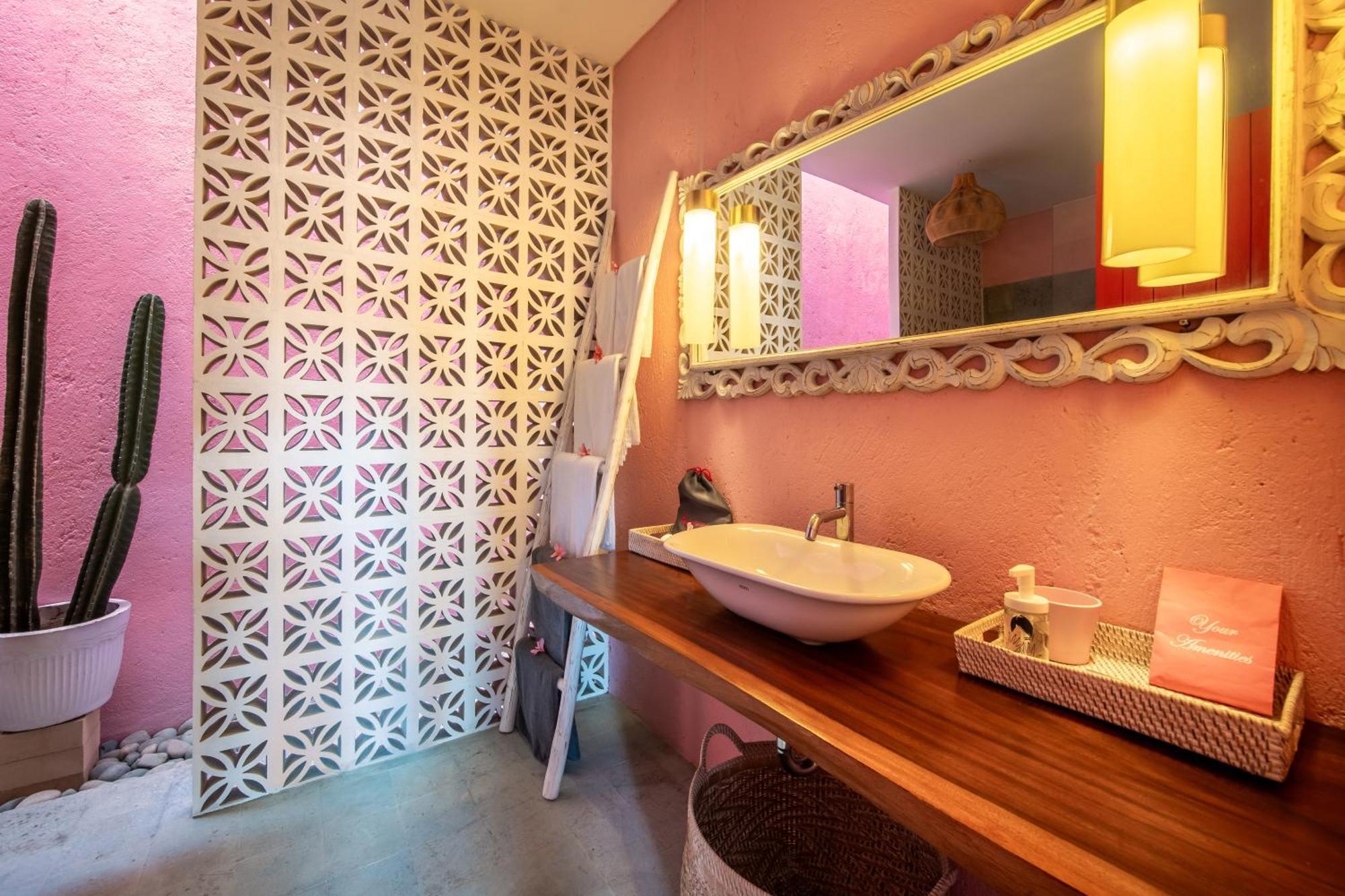 Pinkprivate Balangan - For Cool Adults Only Bed and Breakfast Jimbaran Exteriör bild