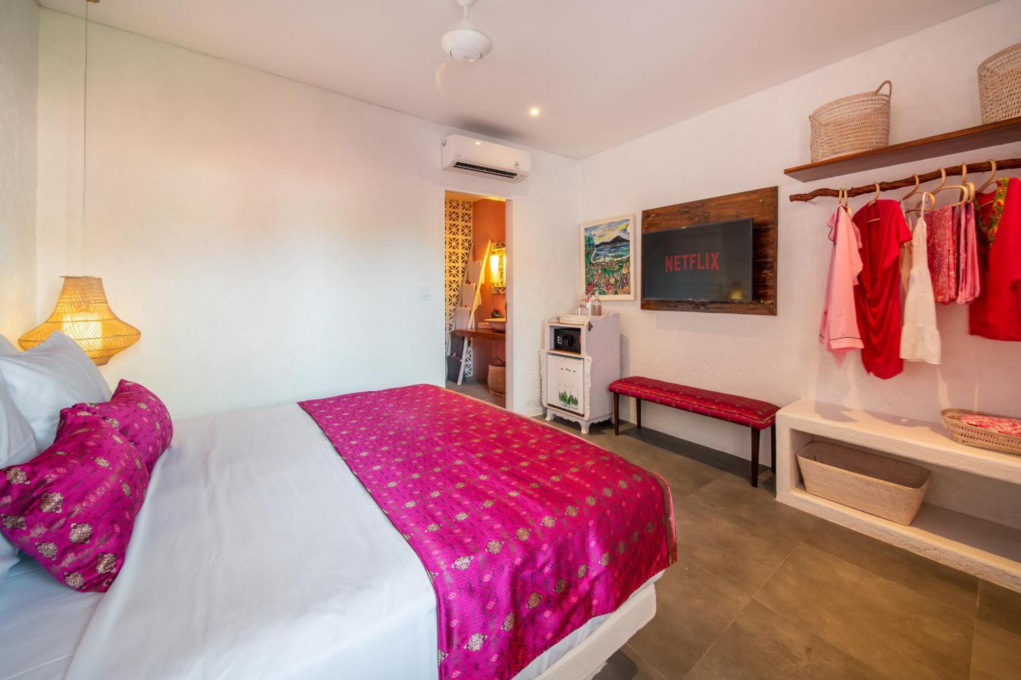 Pinkprivate Balangan - For Cool Adults Only Bed and Breakfast Jimbaran Exteriör bild