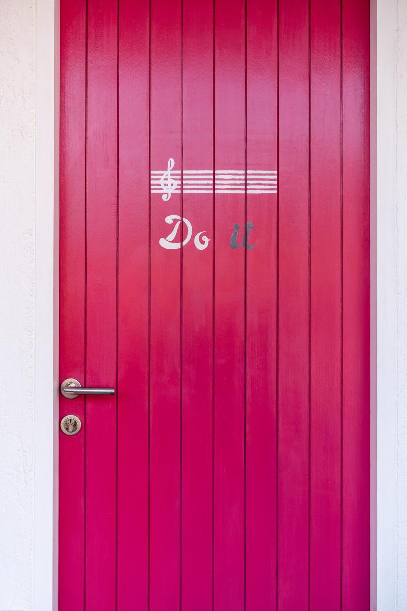 Pinkprivate Balangan - For Cool Adults Only Bed and Breakfast Jimbaran Exteriör bild