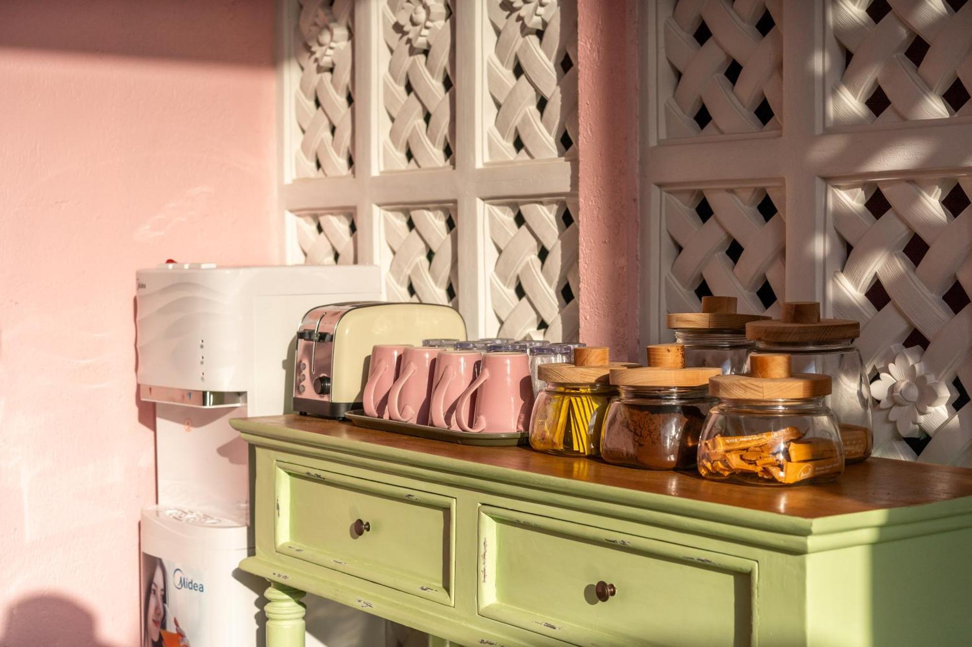 Pinkprivate Balangan - For Cool Adults Only Bed and Breakfast Jimbaran Exteriör bild
