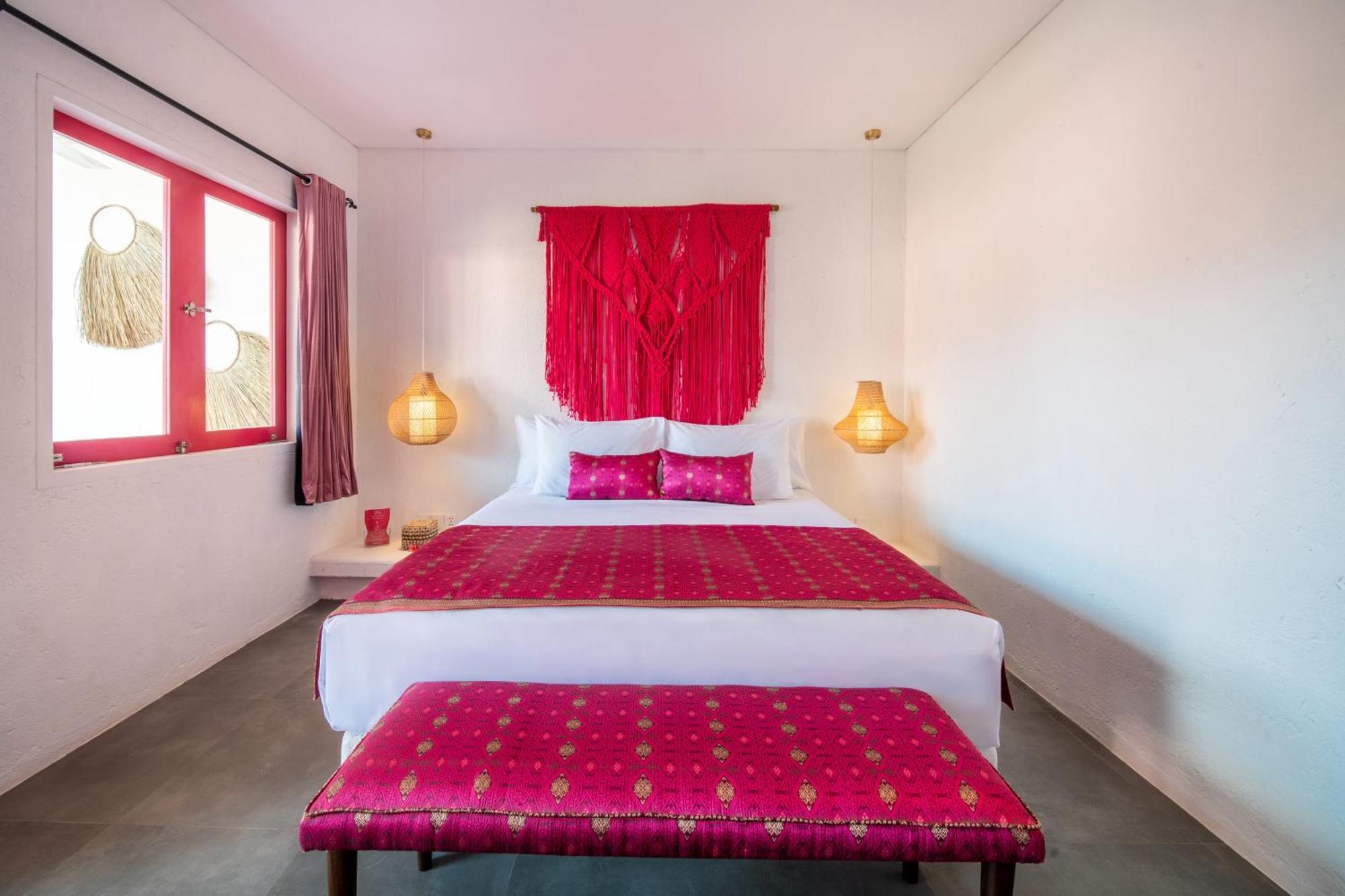 Pinkprivate Balangan - For Cool Adults Only Bed and Breakfast Jimbaran Exteriör bild